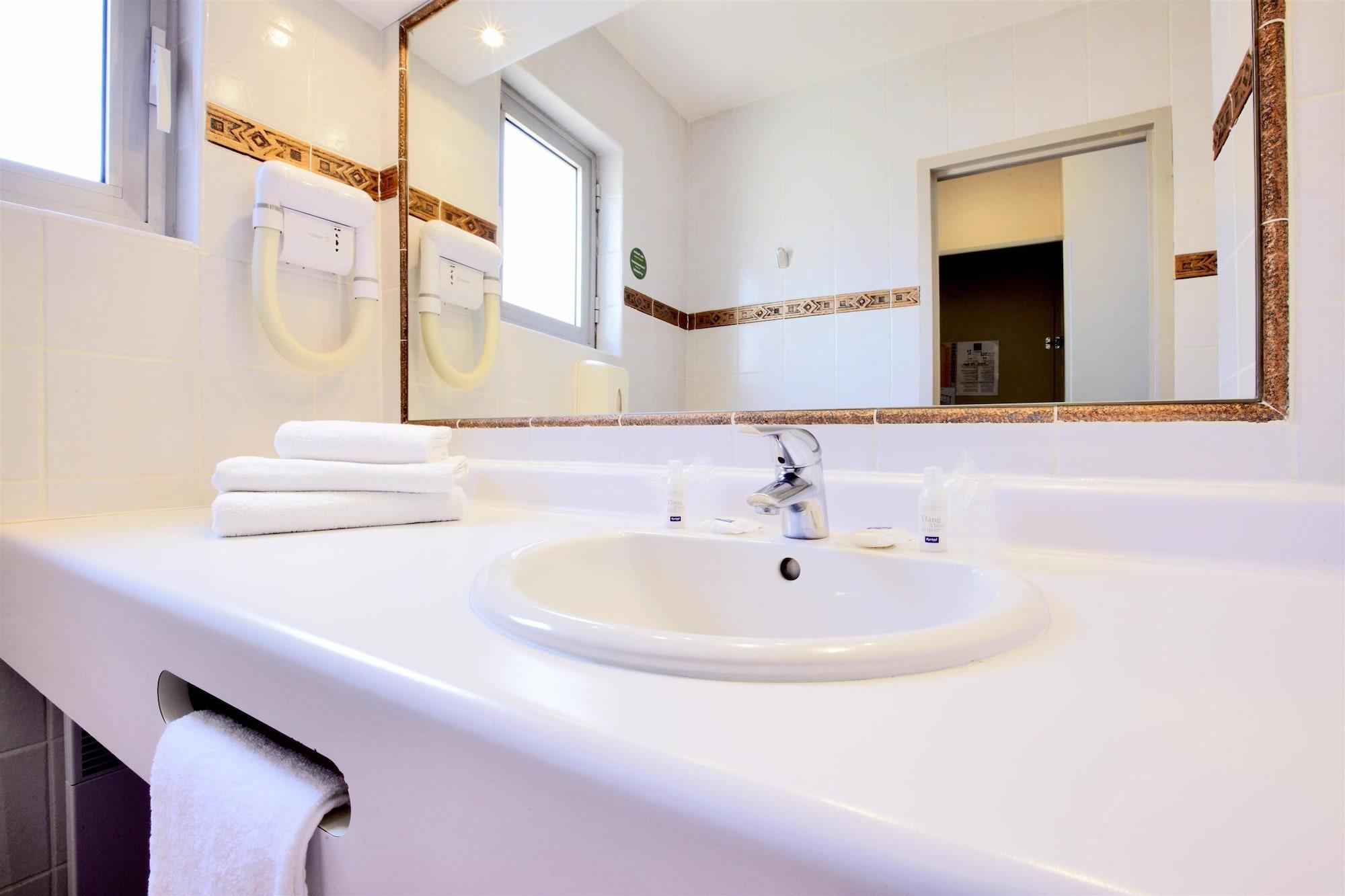 Kyriad Nimes Centre Екстериор снимка