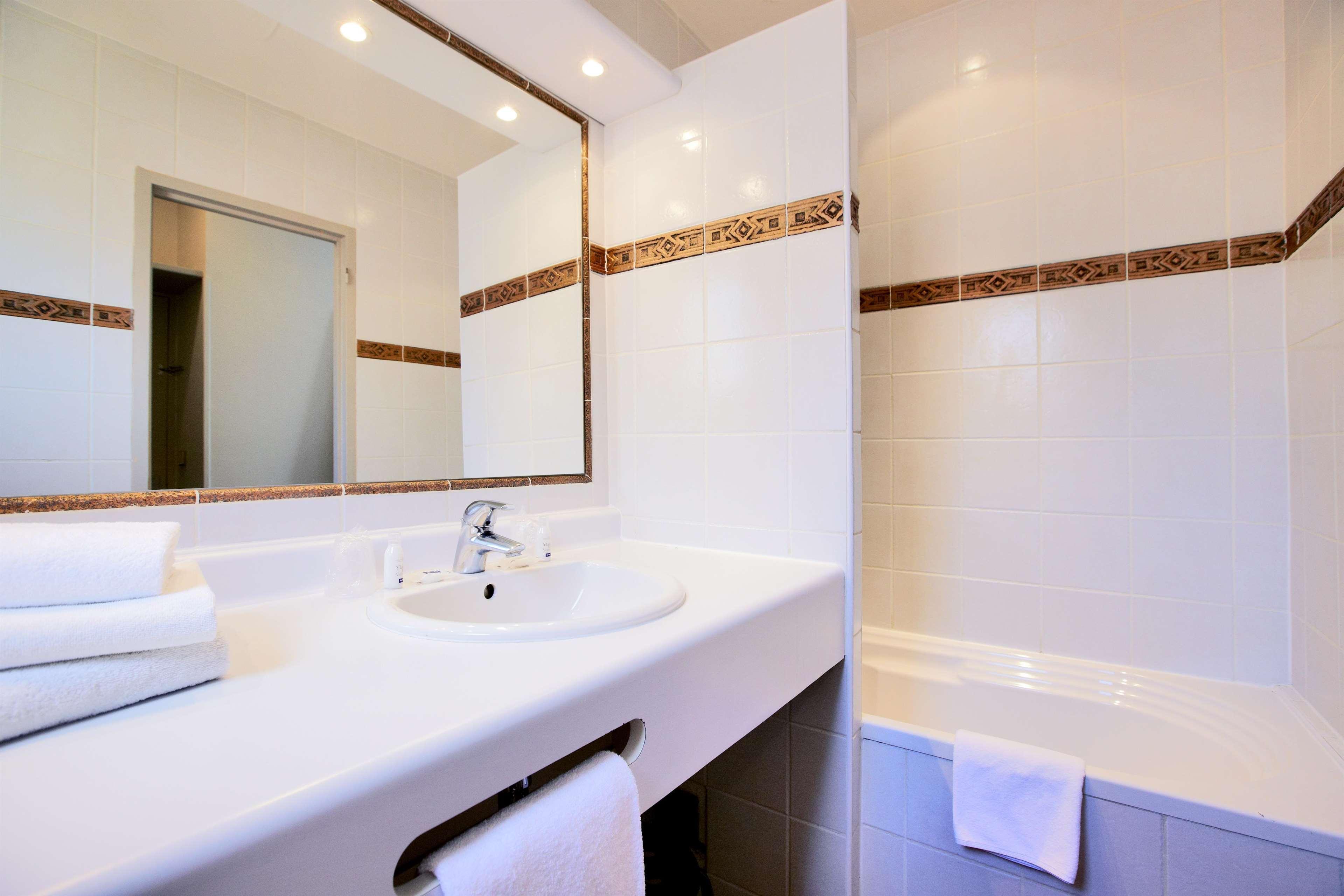 Kyriad Nimes Centre Екстериор снимка