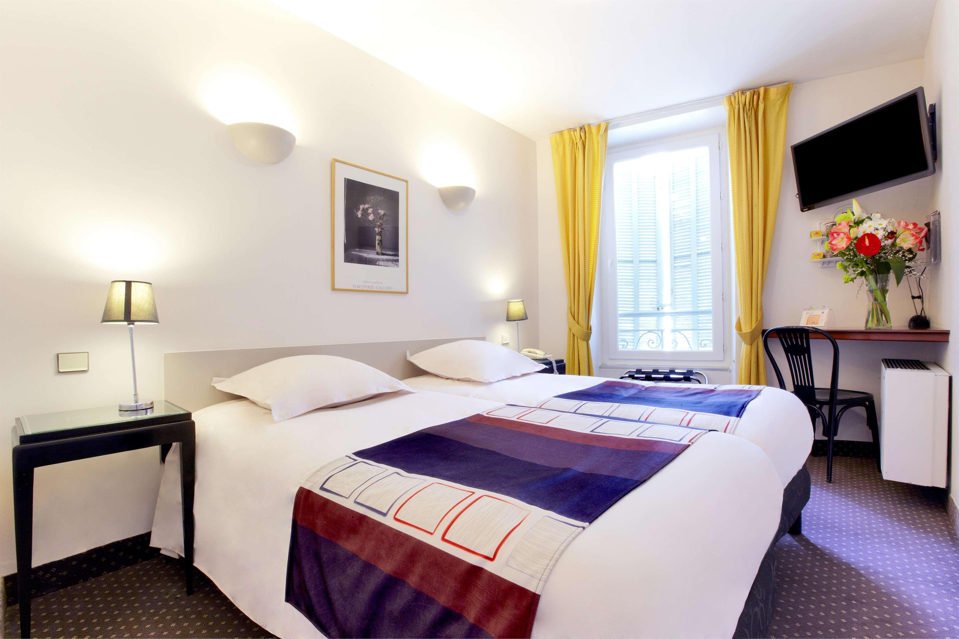 Kyriad Nimes Centre Екстериор снимка