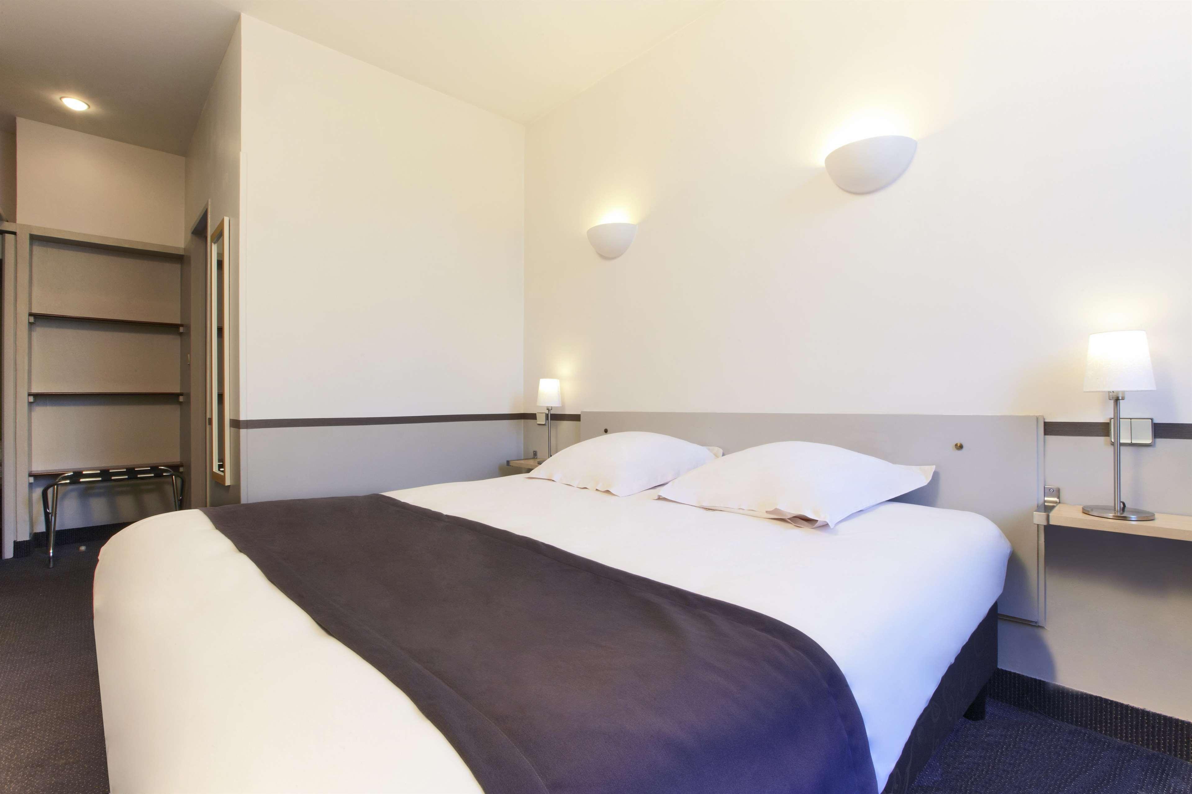 Kyriad Nimes Centre Екстериор снимка