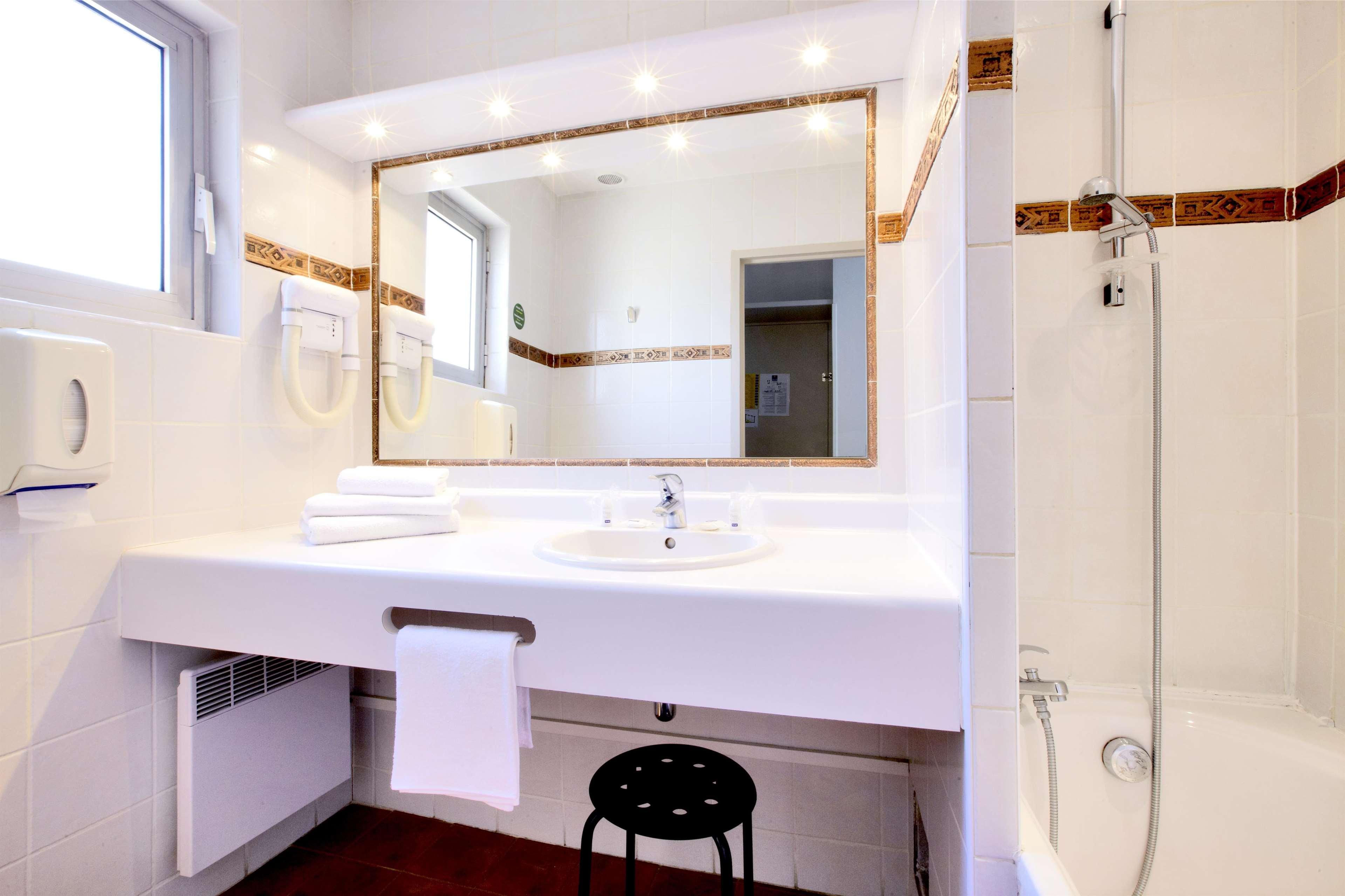 Kyriad Nimes Centre Екстериор снимка
