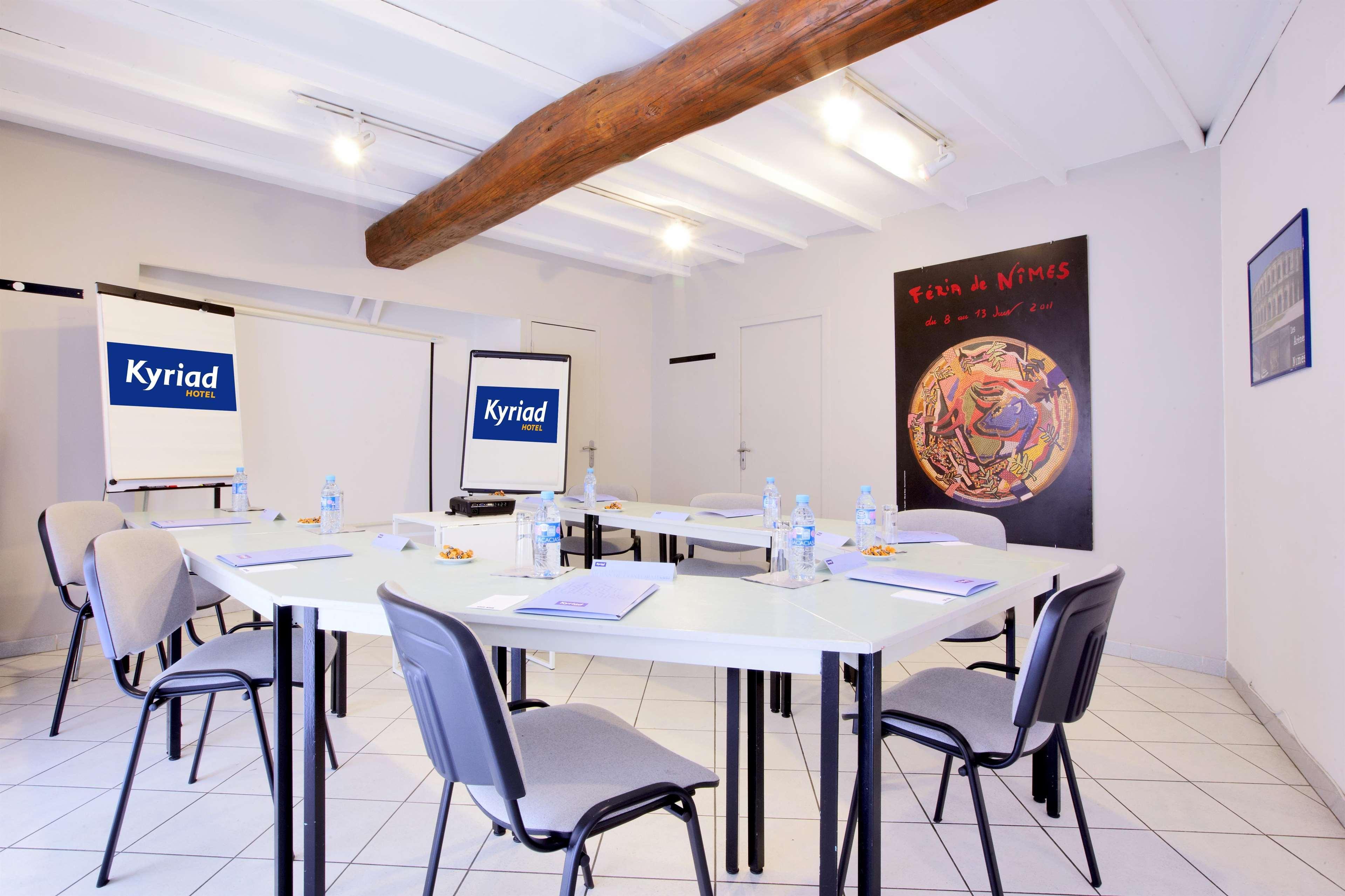 Kyriad Nimes Centre Екстериор снимка