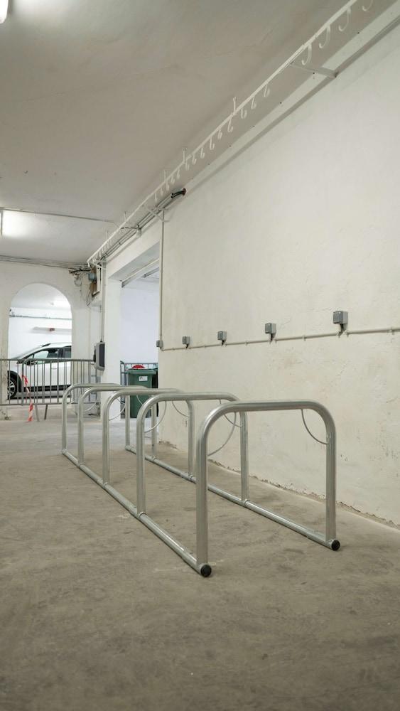 Kyriad Nimes Centre Екстериор снимка