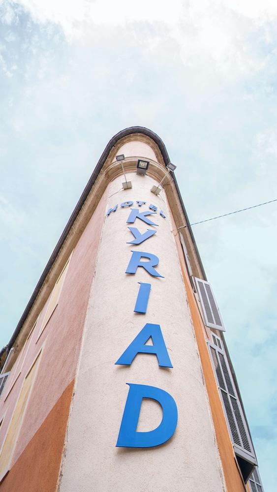 Kyriad Nimes Centre Екстериор снимка